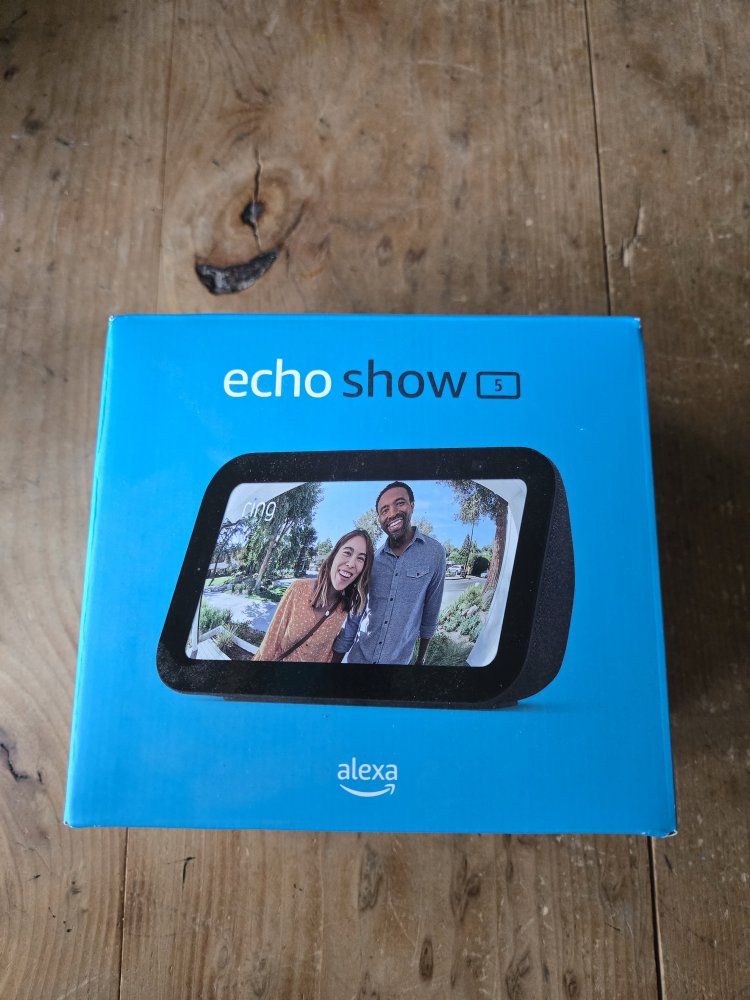 Amazon Echo Show 5 Smart Display with Alexa. 5.5 Inch Screen Black