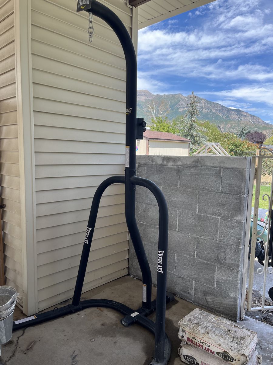 Everlast Heavy Bag Stand