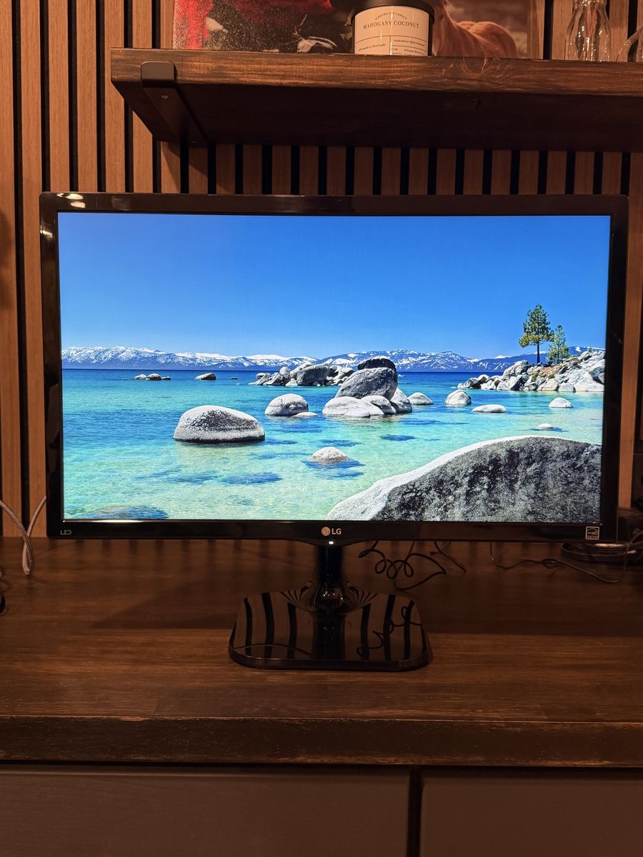 LG 24” Full HD Monitor - HDMI
