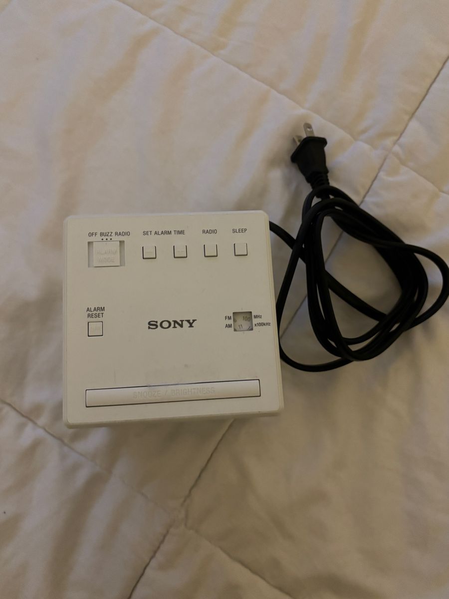 Sony White AM/FM Cube Alarm Clock Radio