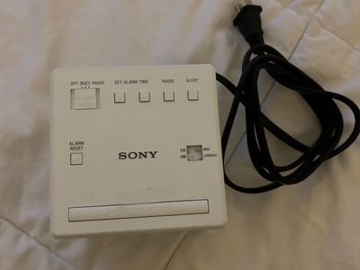 Sony White AM/FM Cube Alarm Clock Radio