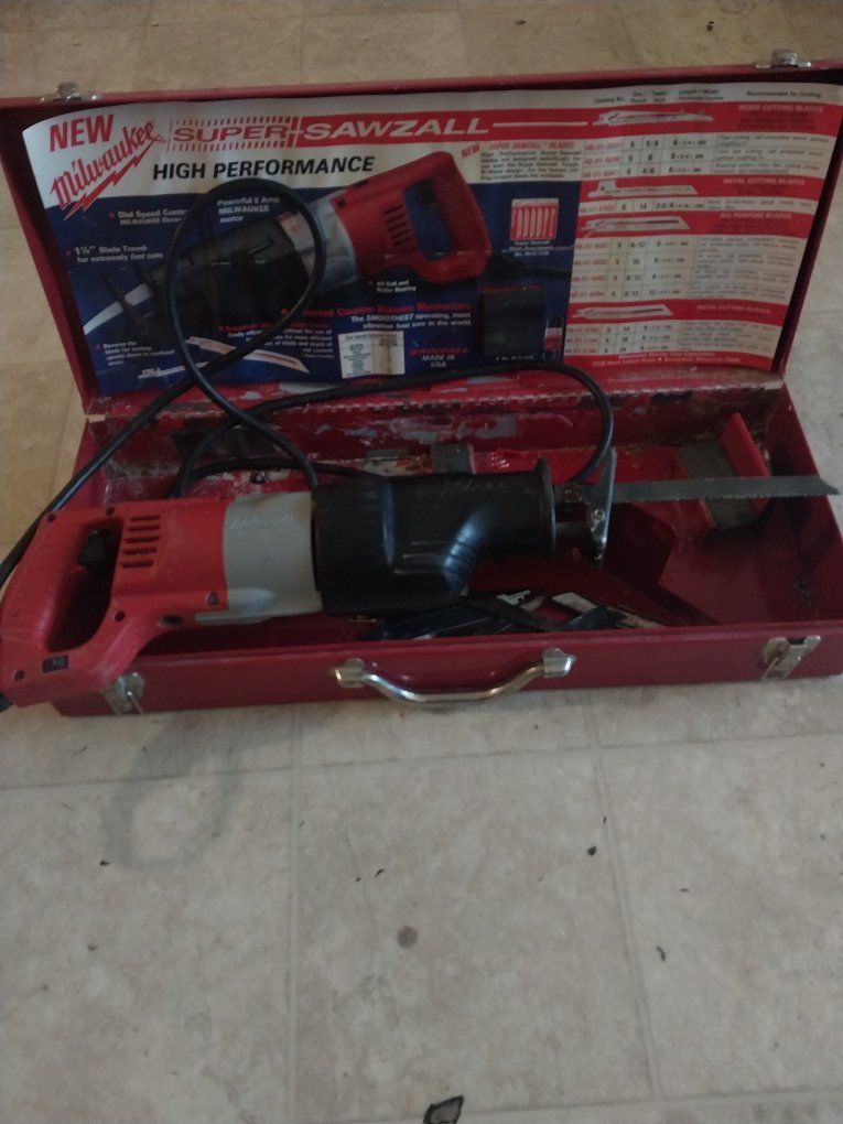 Milwaukee Heavy Duty Super Sawzall Corded Reciprocating Saw with Metal Carrying Case