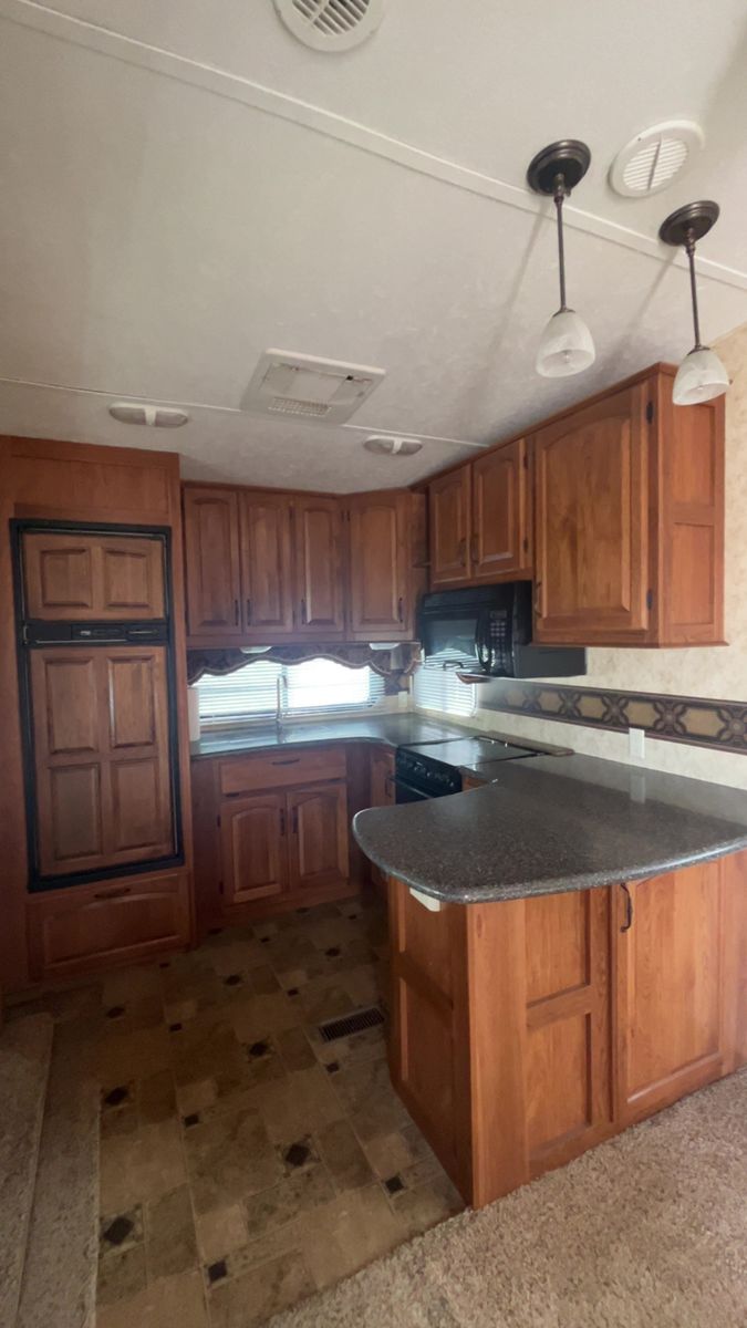 2009 fifth wheel trailer camper