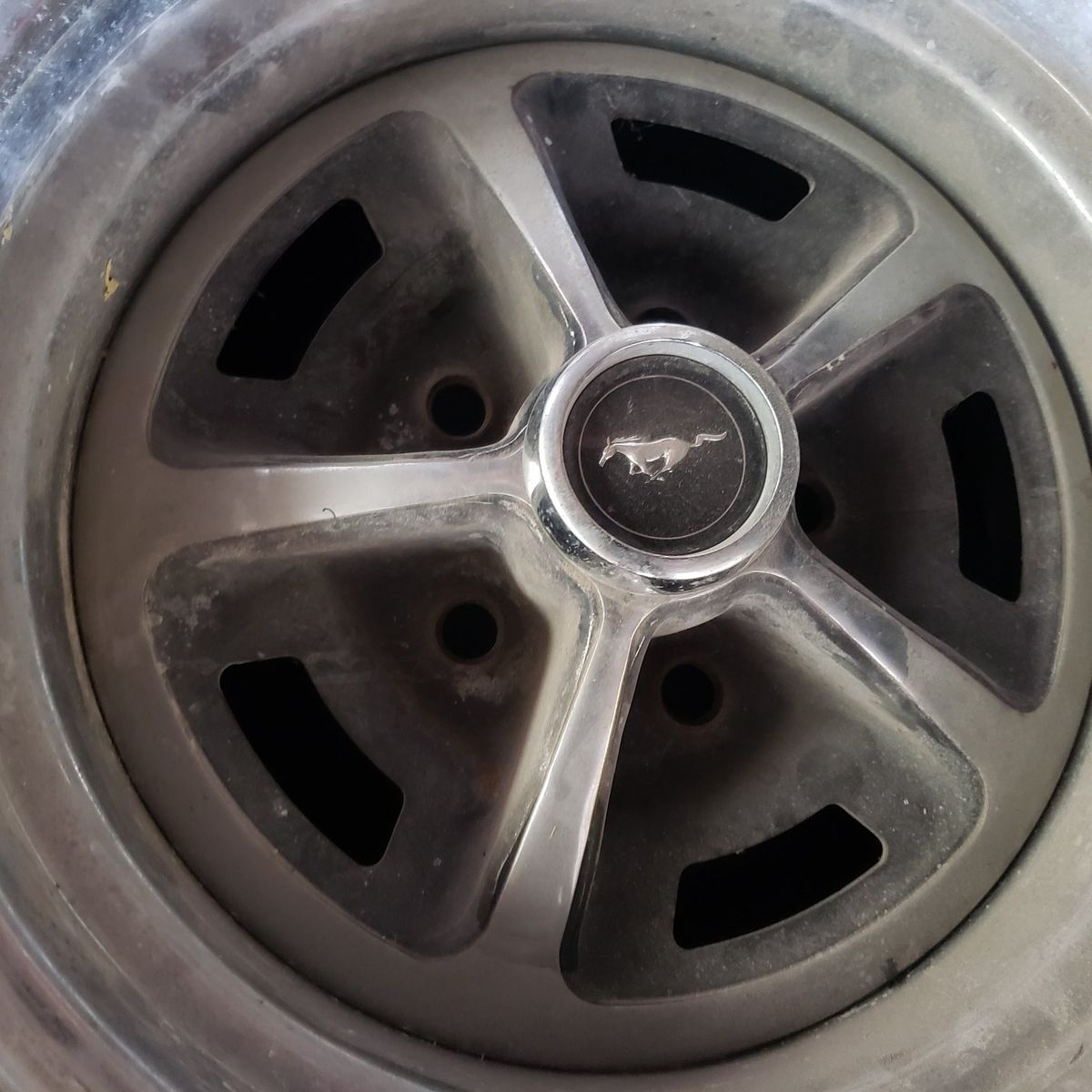 1969 GT 500 Mustang Wheel Rim & Tire (1 of 4)