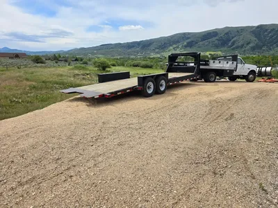 Gooseneck tilt trailer