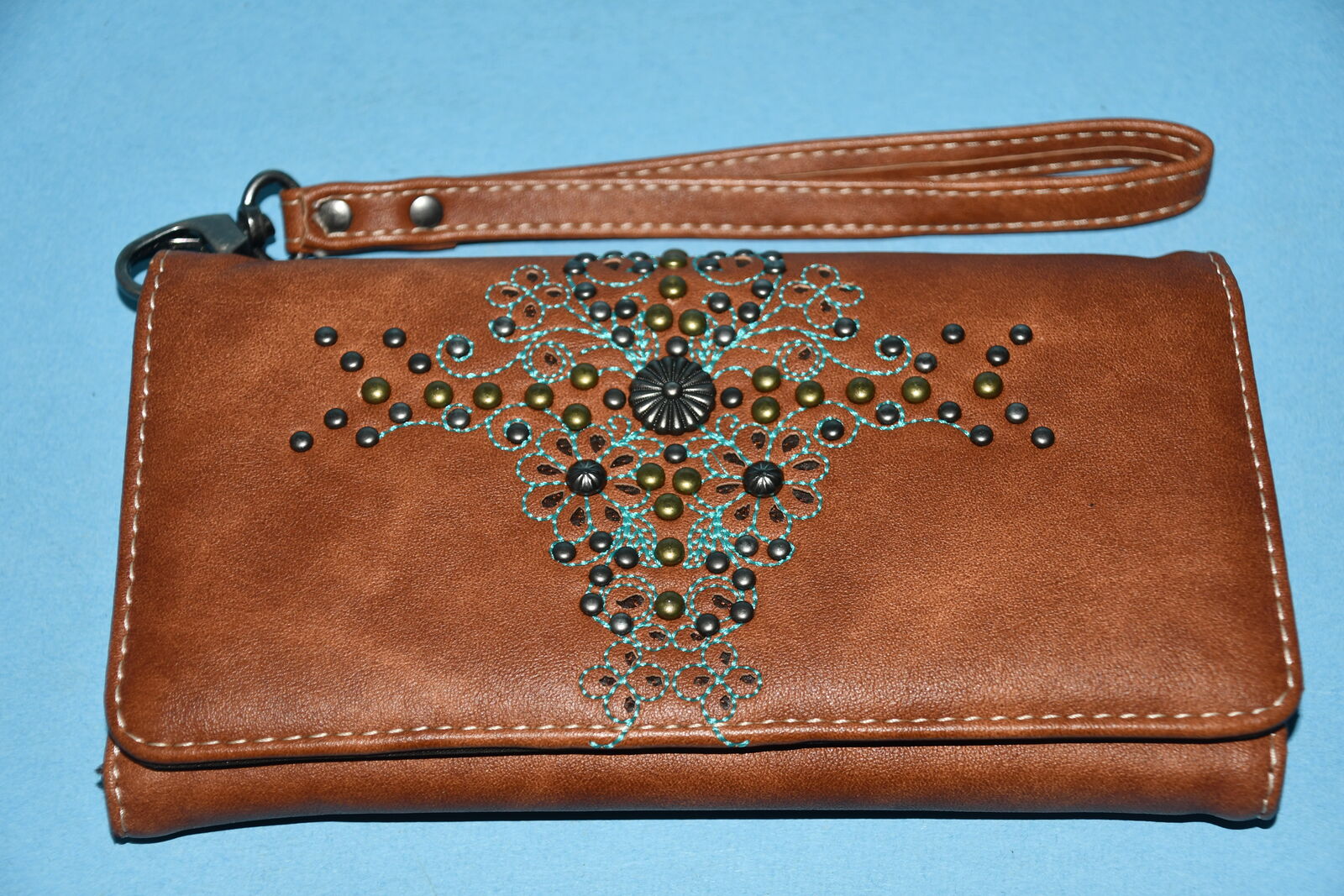 BEAUTIFUL WOMEN'S WESTERN WALLET/ WRISTLET ~ BROWN ~  7.5" x 4" x 1" ~ SNAP CLOSURE ~ CLEAN!