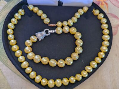 18" 8-9mm golden South Sea Pearl necklace and bracelet
