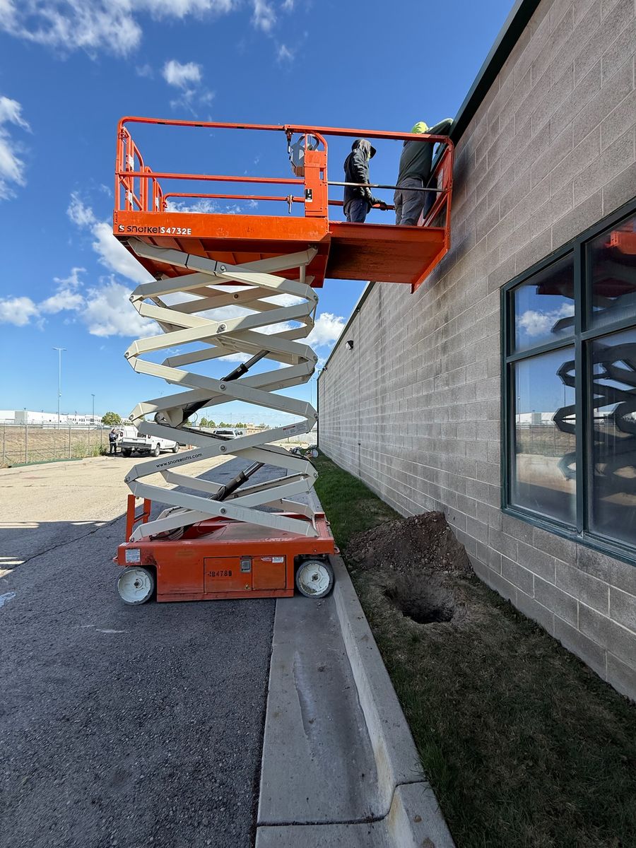 SCISSOR LIFT 19 - 26 - 32FT.    RENTAL