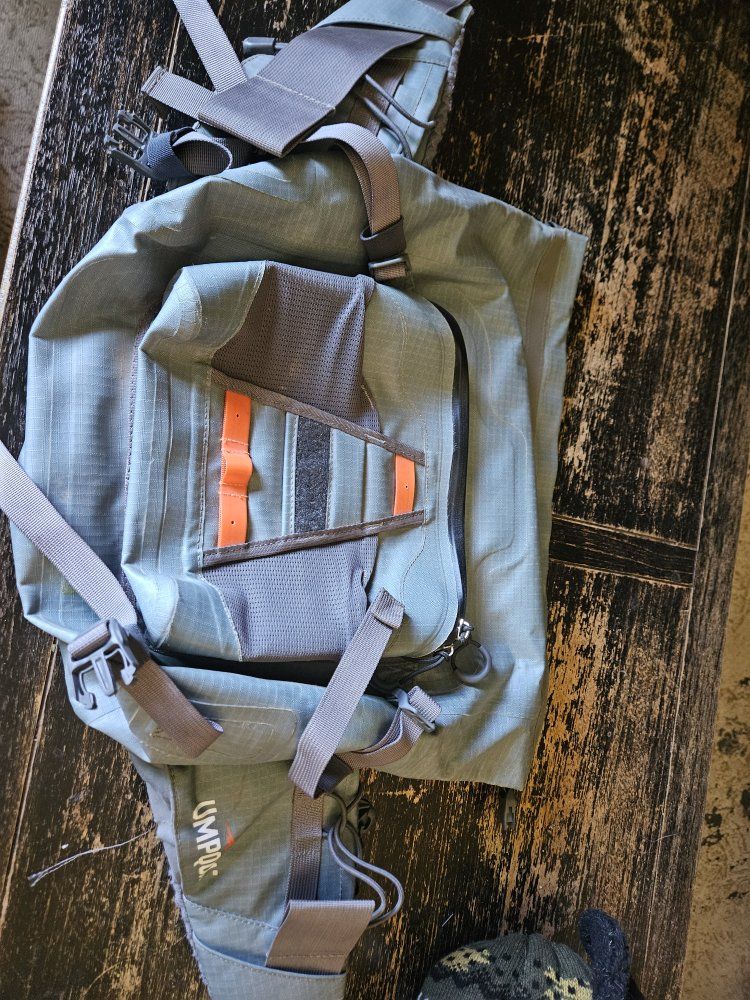 umpqua tongass 650 fly-fishing hip pack