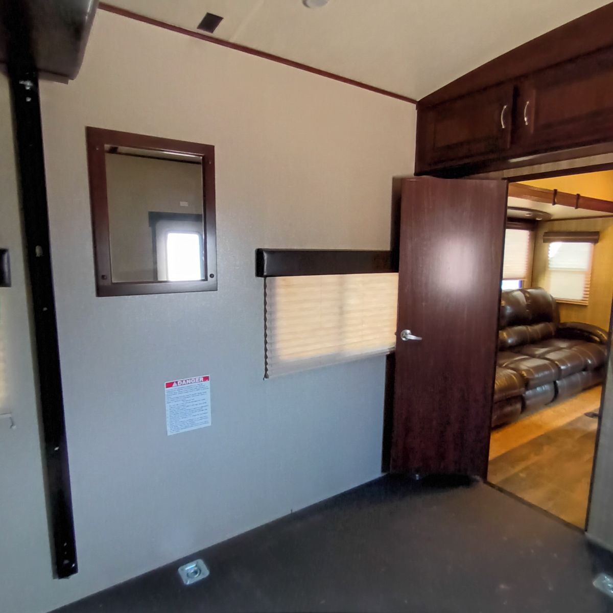 Main image 33