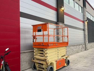 SCISSOR LIFT 19FT - 26FT - 32FT. RENTAL GENIE - JCB - JLG