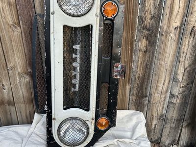 Toyota Land Cruiser Vintage front Bib/grill