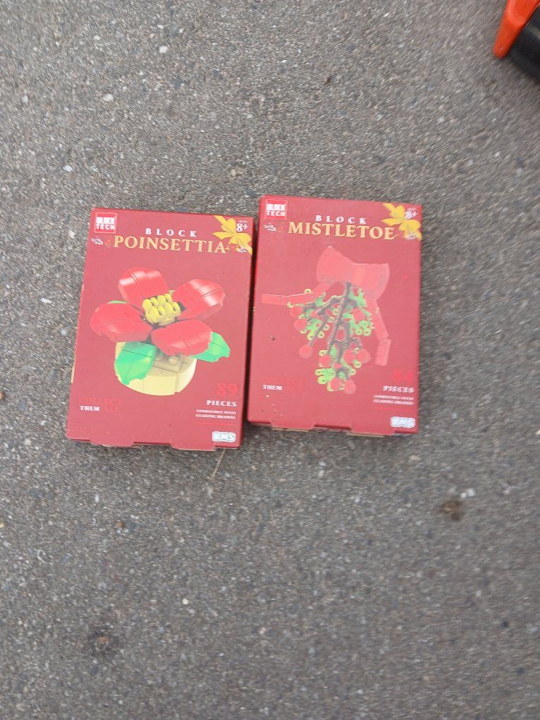 Block Tech Poinsettia & Mistletoe Christmas Building Block Sets - New, 89+ Pieces