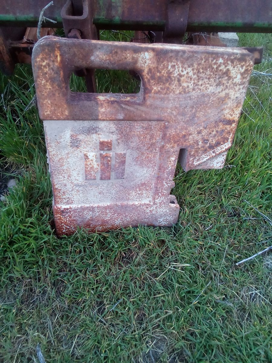 International harvester suitcase weight