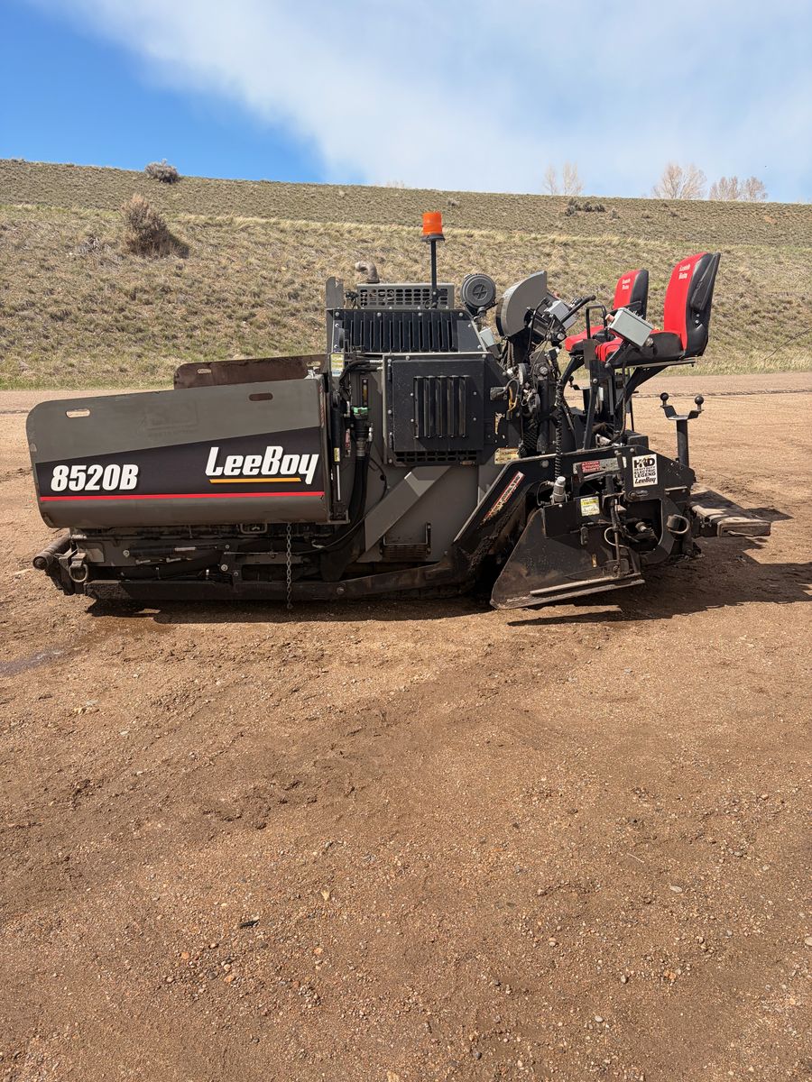 2021 LeeBoy 8520B