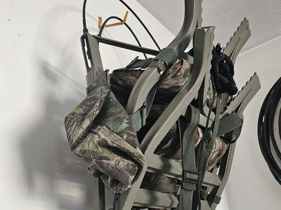 Summit Climbing Tree Stand
