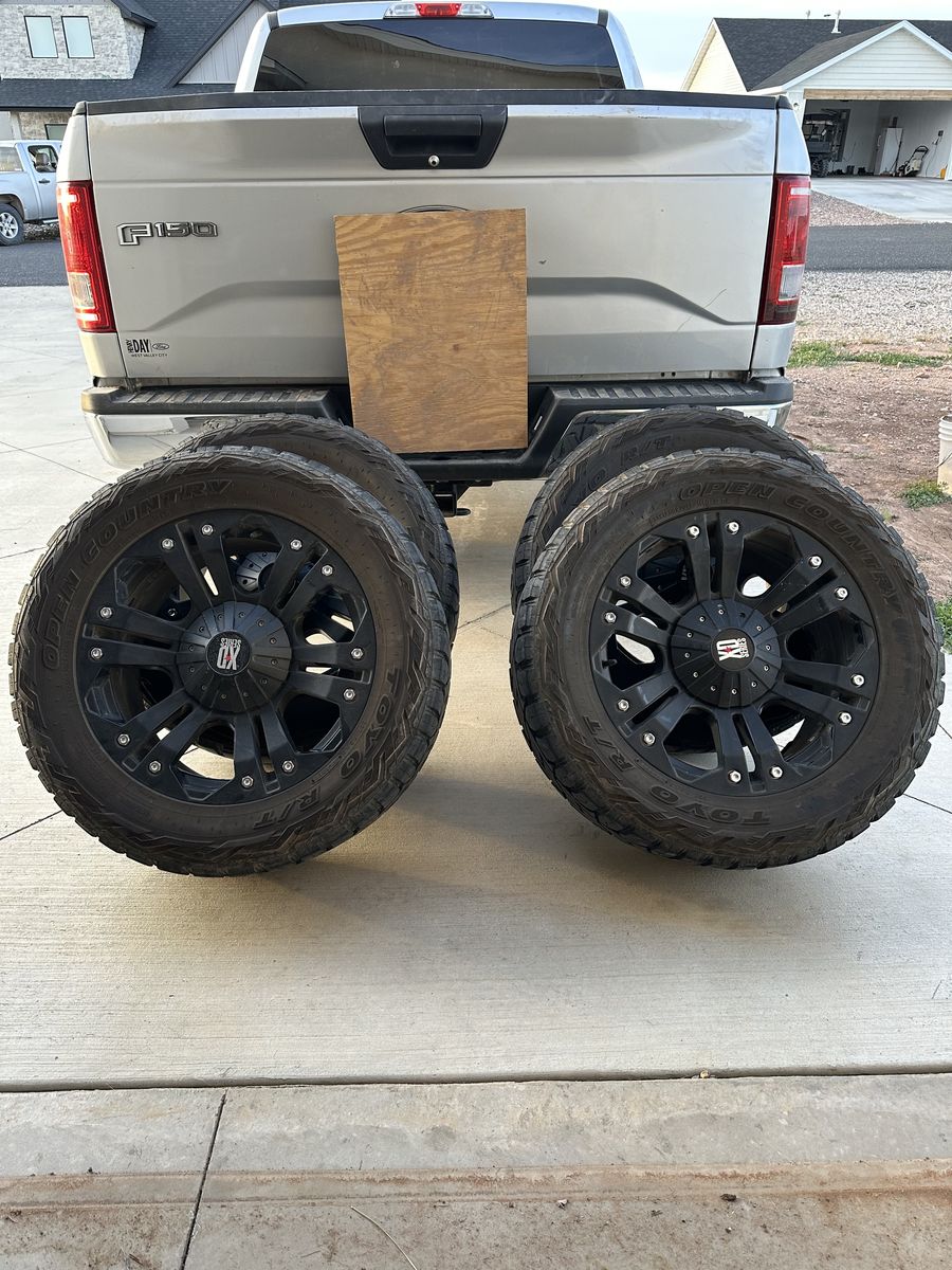 33 Toyo Open Country RT Tires on XD Series Wheels