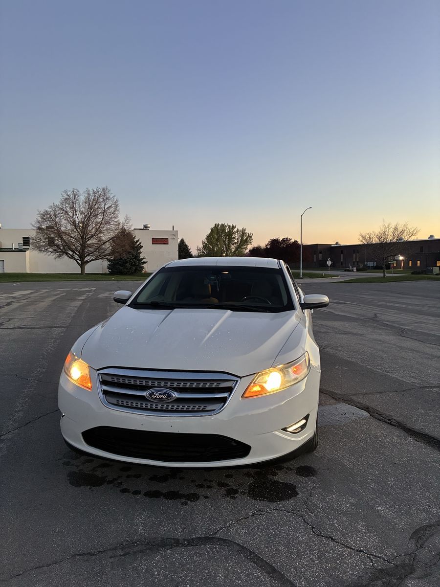 2011 Ford Taurus 
