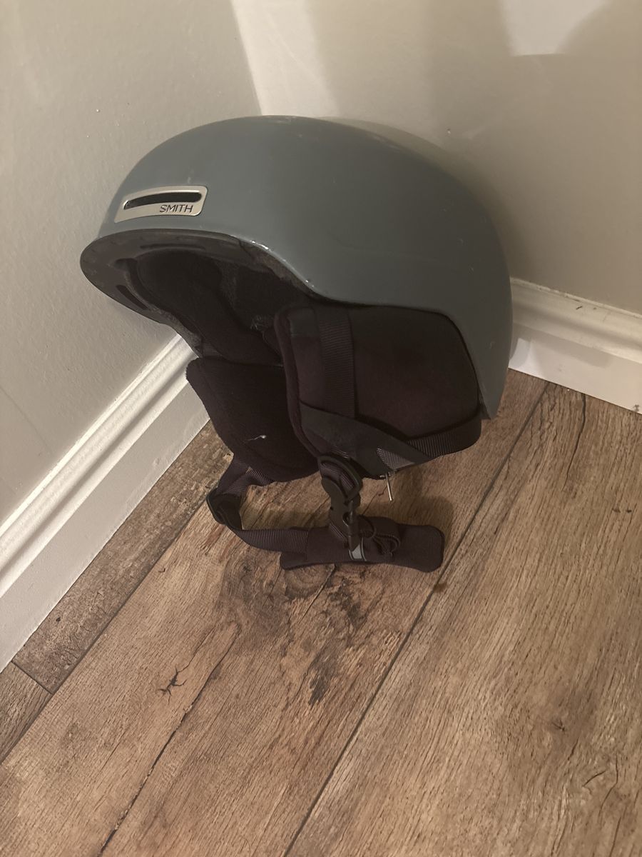 Smith ski / snowboard helmet size Large 58-63 cm