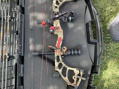 Nice PSE EVO Bow with arrows