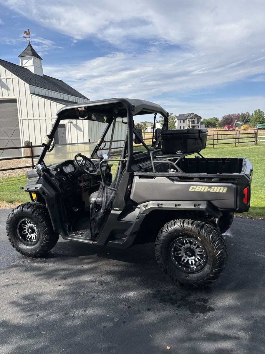 2018 Can-Am Defender XT HD8 UTV - 2963 Miles, Upgraded Tusk Rims & Tires, Includes Cover & Cooler