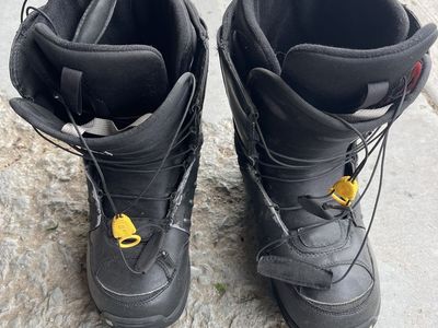 Burton Moto Snowboard Boots - Men's Black, Quick Lace System