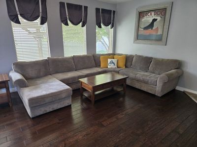 Large Gray Sectional Sofa with Chaise Lounge - Perfect for Family Rooms