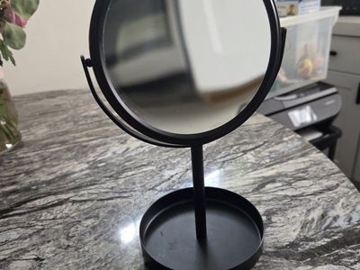 magnifying mirror with tray.
