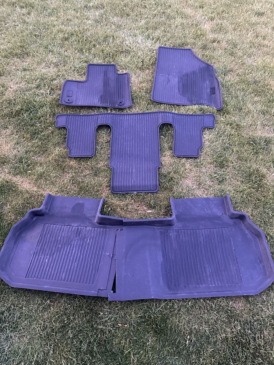 2025 Buick Enclave all weather floormats oem