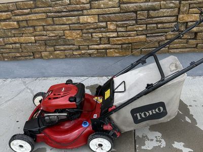 Toro self propelled lawnmower runs excellent