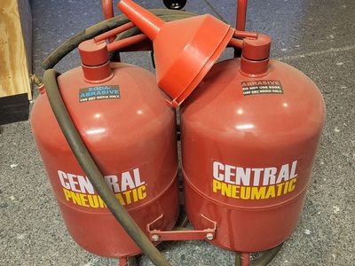 Central Pneumatic Dual Media Abrasive Blaster - 15 Gallon, 60-125 PSI