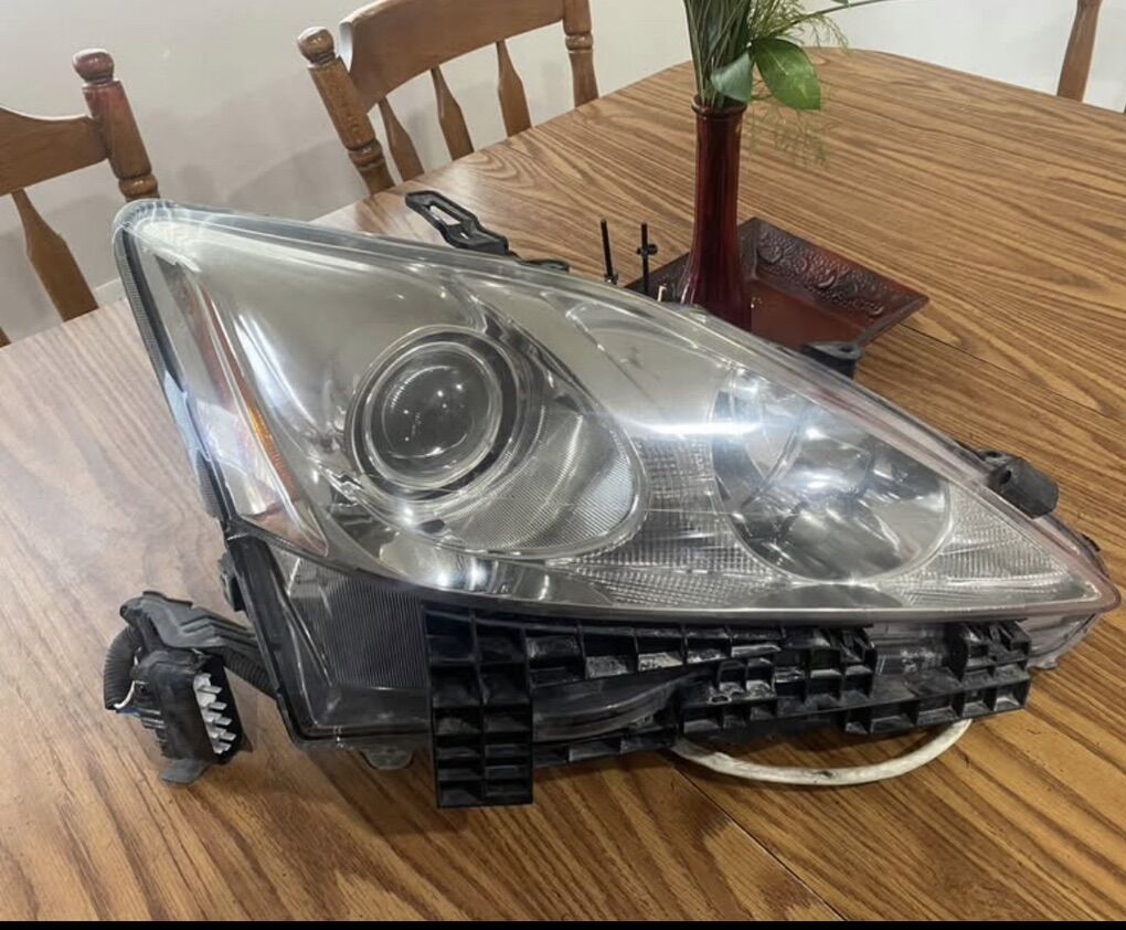 2009-2010 Lexus IS250 Headlight passenger side
