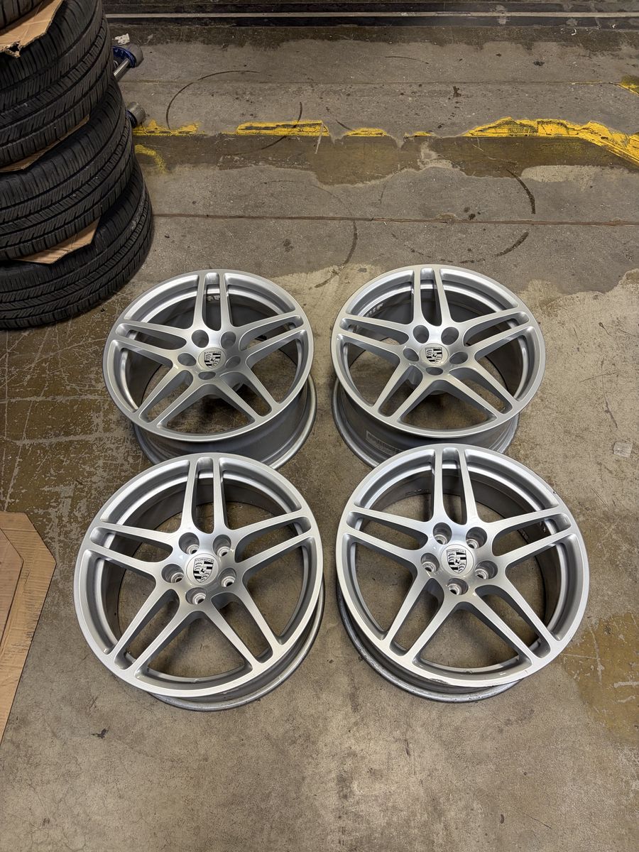 OEM PORSCHE MACAN Wheels 18” Staggered Set