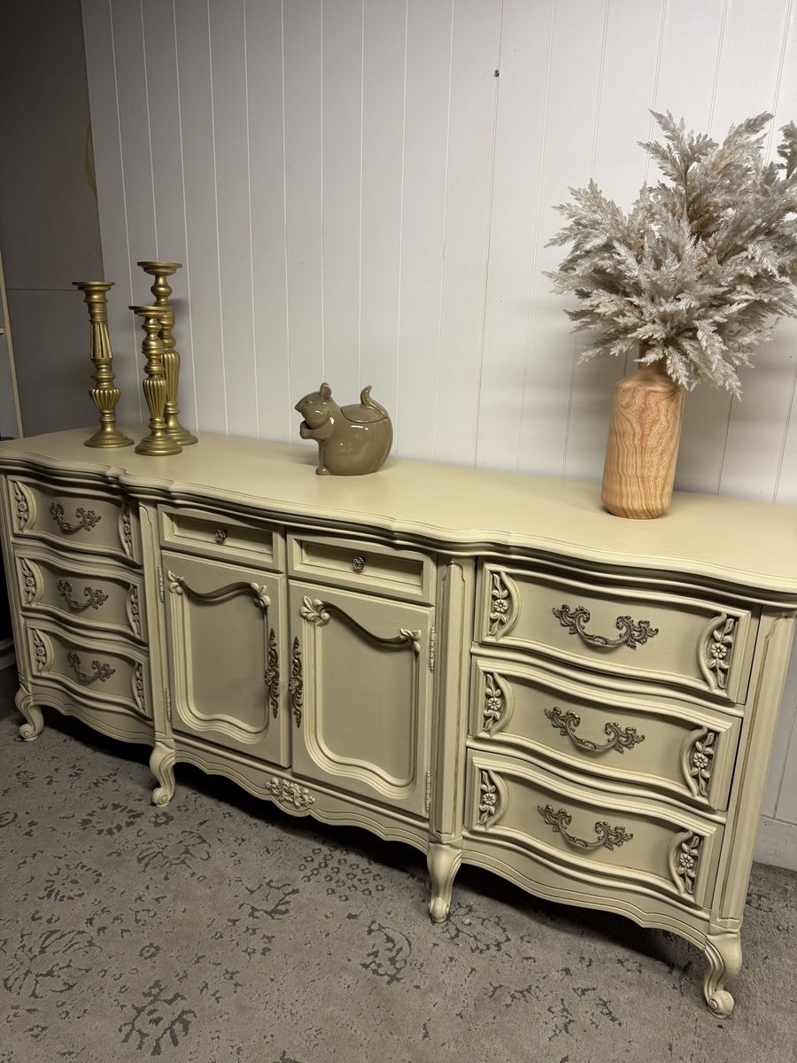 Vintage French provincial Dresser