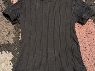 ZARA black crew neck ribbed shirt