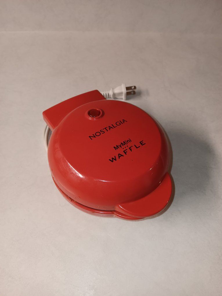 Nostalgia MyMini MWF5RD Red Mini Waffle Maker - Compact 550W Single Waffle Iron