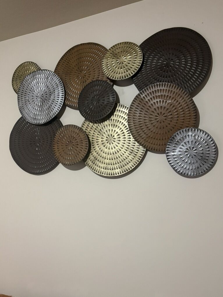 Multicolor Circle Medal wall art