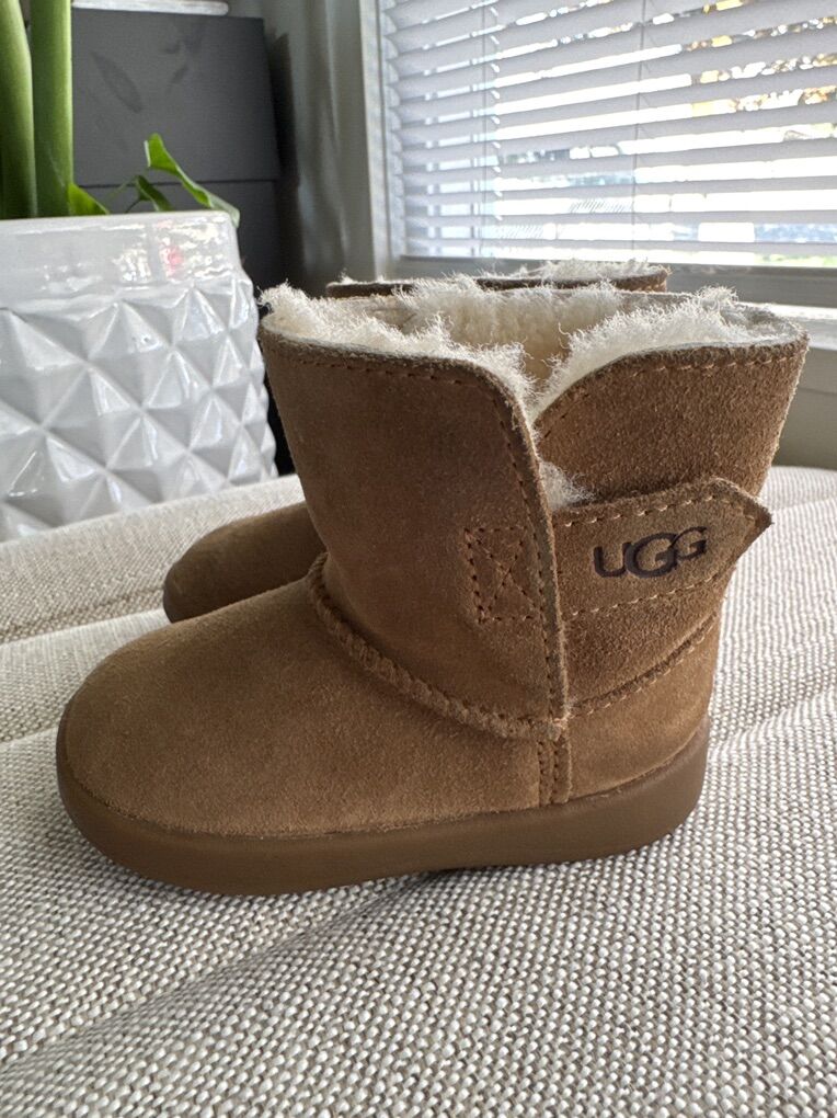 UGG Boots Toddler Sz 4 / 5