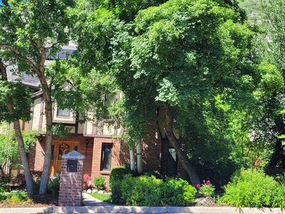 Live in stunning Little Cottonwood Canyon. Safe and friendly neighborhood with great hiking, biking and skiing minutes away!