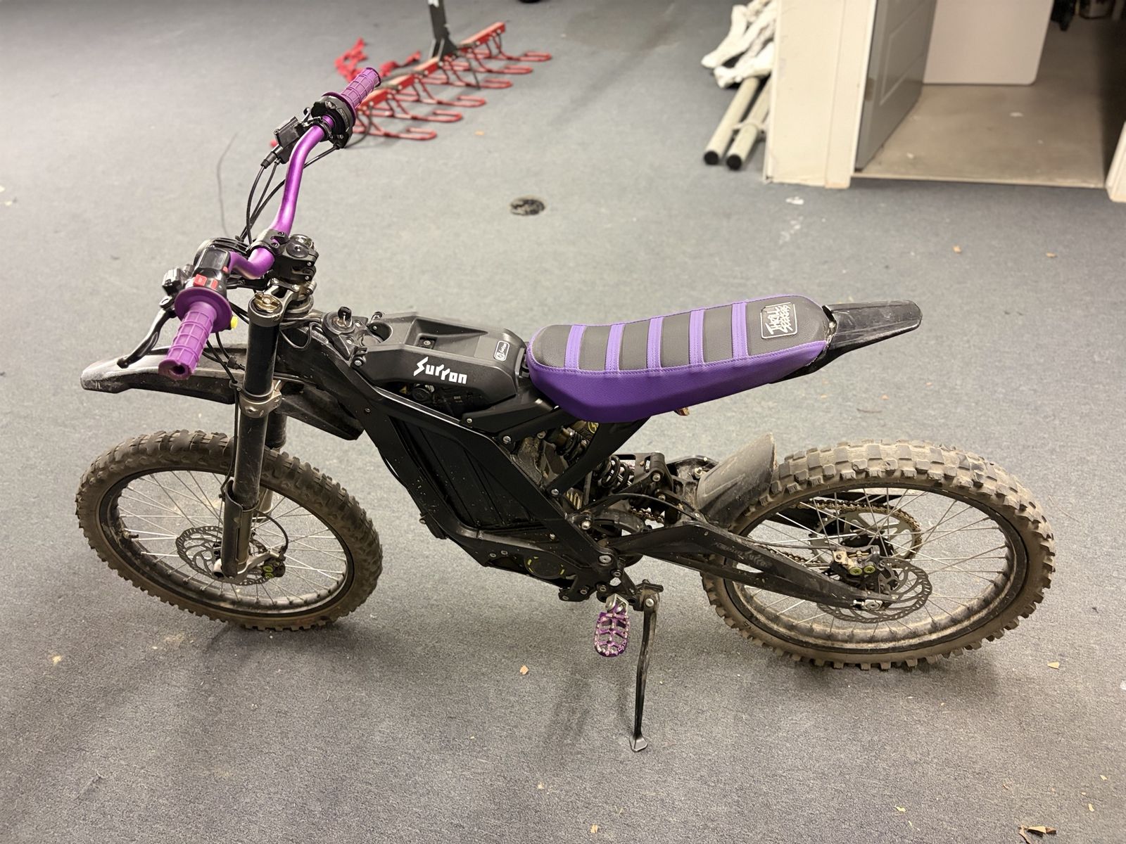 2023 Surron Light Bee X - Custom Purple Setup (2k Miles) Full Face Helmet included