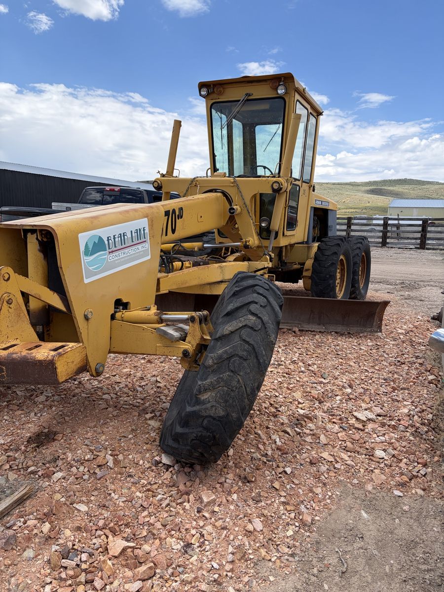 John Deere 570 Grader