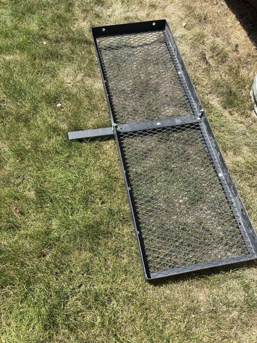 Hitch rack cargo carrier