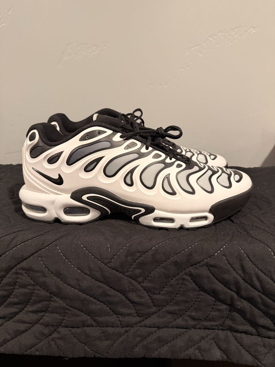 AIR MAX PLUS DRIFT WHITE/BLACK-METALLIC SILVER