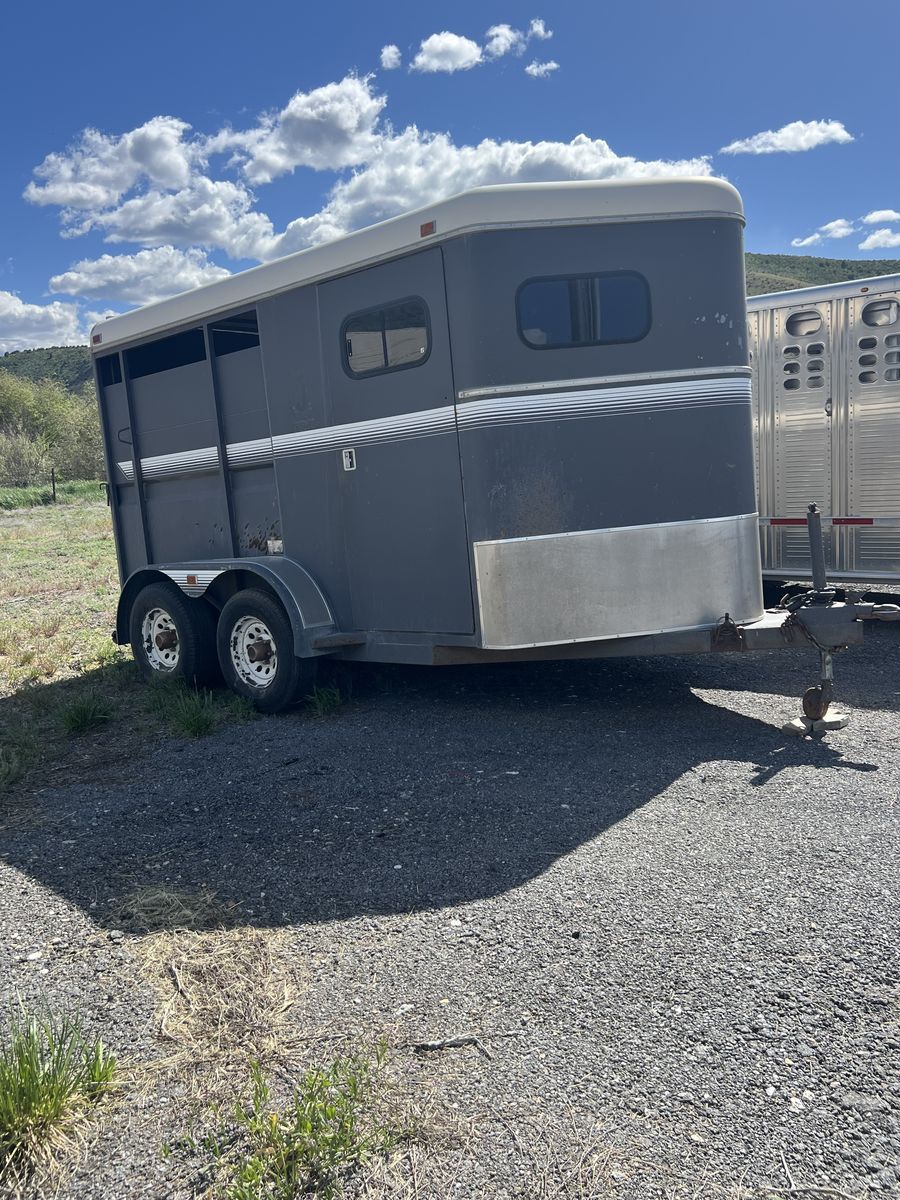 1994 Circle J Arrowhead Horse Trailer
