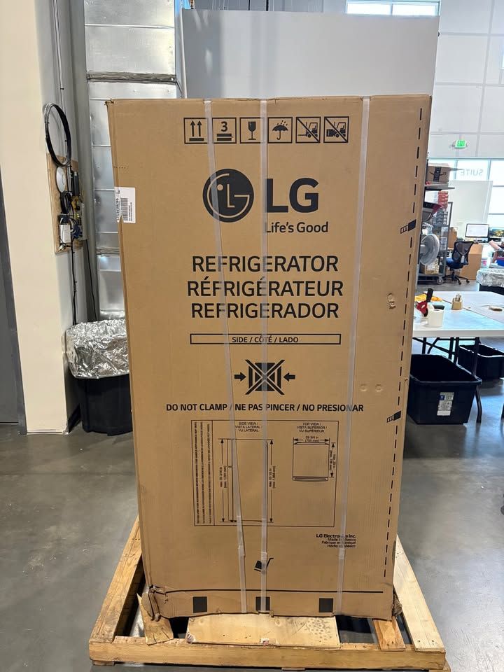 LG LTCS20020S 30in Top Freezer Refrigerator with 20.2 Cu. Ft. Capacity, Stainless Steel, Brand New!