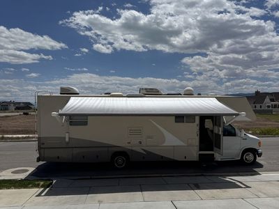 2005 Jayco Granite Ridge 31’ Class C Motorhome – Low Miles