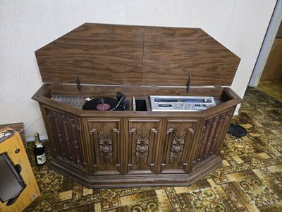 Vintage Console Stereo Cabinet – Ret