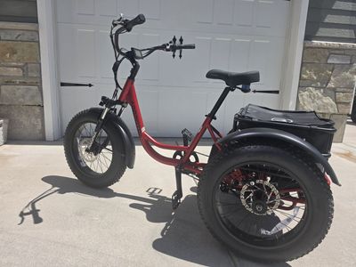 Brand New Electric Trike Addmotor Citytran M-315 with zippered cargo container 750 W Version