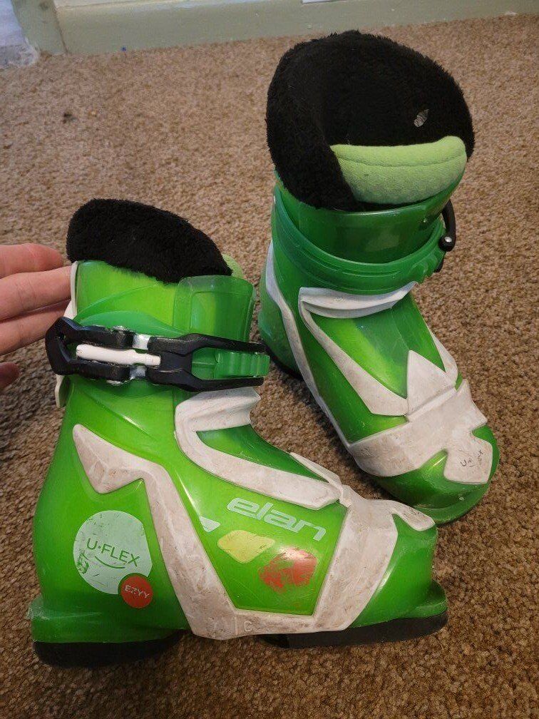 Elan U-flex ski boots size 17-19.5