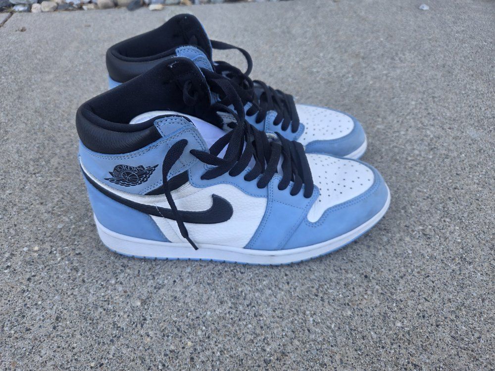 Air Jordan 1 Retro High OG 'University Blue' – Size 10.5 Shoes